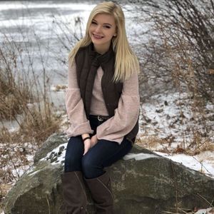 Meet your Posher, Calista